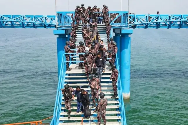 મ્યાનમાર બોર્ડર ગાર્ડ પોલીસના કેટલાક જવાનો અને અન્ય નાગરિકો બાંગ્લાદેશમાં શરણ લેવા ગયા હતા, તેમને ત્યાંથી પાછા લાવવામાં આવ્યા હતા.