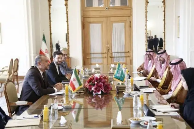 وفد سعودي برئاسة وزير الخارجية في لقاء مع نظيره الإيراني في طهران