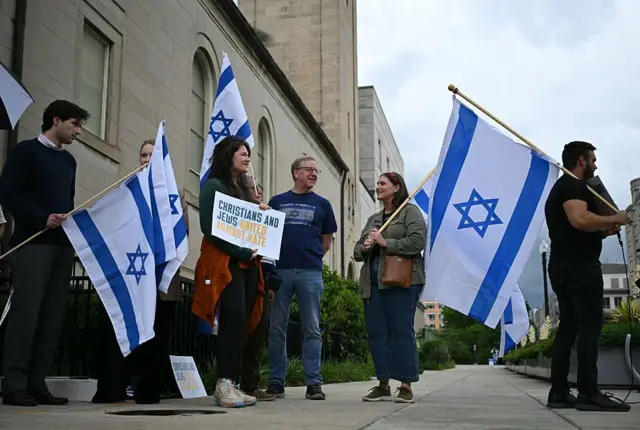 အစ္စရေးဝန်ကြီးချုပ် ဘန်ဂျမင်နေတန်ညာဟုက "စက်ဆုပ်ရွံရှာဖွယ်ကောင်းတဲ့ဂျူးကိုမုန်းတီး တိုက်ခိုက်တဲ့ သတ်ဖြတ်မှုတစ်ခု" လို့ပြော