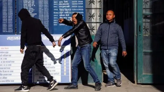 चिनियाँ नागरिक पक्राउ