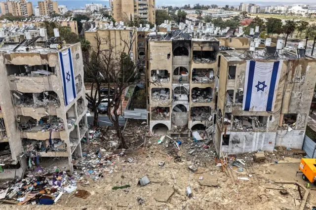 razrušen blok zgrada u izraelu