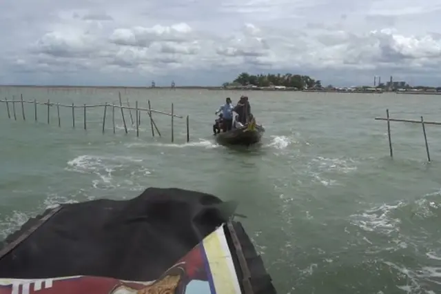Pagar bambu misterius yang terpasang laut Kabupaten Tangerang, Banten sepanjang 30,16 km.