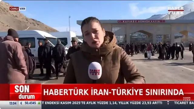 یک شبکه خبری ترکیه و یک مجری در حال گزارش