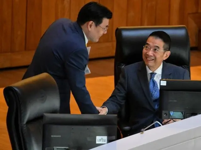 มาริษ เสงี่ยมพงษ์ รมว.ต่างประเทศ นั่งบัลลังก์ ครม. ในห้องประชุมสภาฯ ครั้งแรก