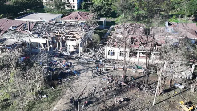 အေအေထိန်းချုပ်ထားတဲ့ ရခိုင်၊ မြောက်ဦးမြို့နယ်ထဲက ဆေးရုံလေကြောင်းတိုက်ခိုက်ခံရပြီးနောက် တွေ့ရတဲ့မြင်ကွင်း