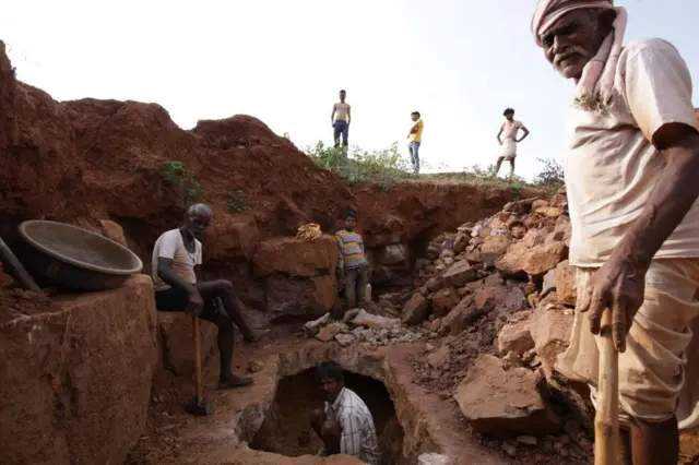 India, tambang, kemiskinan