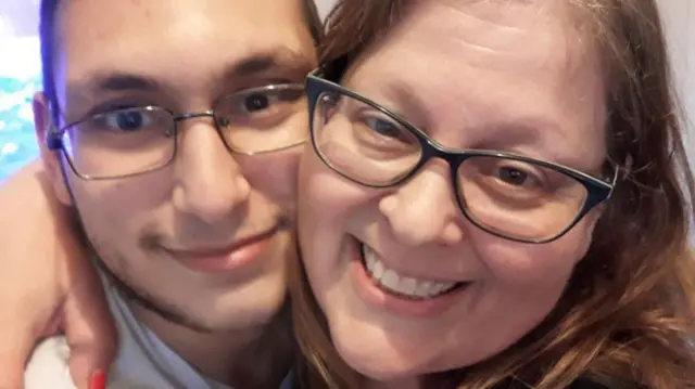 هيروت نمرودي وابنها تمير 