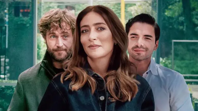 Una pieza promocional de la serie Simplemente Alicia muestra a los actores Verónica Orozco, Michel Brown y Sebastián Carvajal.