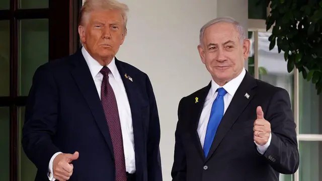 Presiden AS Donald Trump (kiri) bertemu Perdana Menteri Israel, Benjamin Netanyahu di Gedung Putih pada 29 September 2025.
