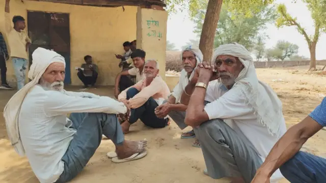 गावकऱ्यांनी कलेक्टरची भेट घेऊन गुन्हेगारांवर कठोर कारवाईची मागणी केली आहे