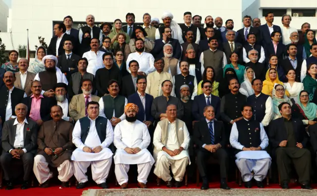 पाकिस्तान संसदेचे सिनेटर