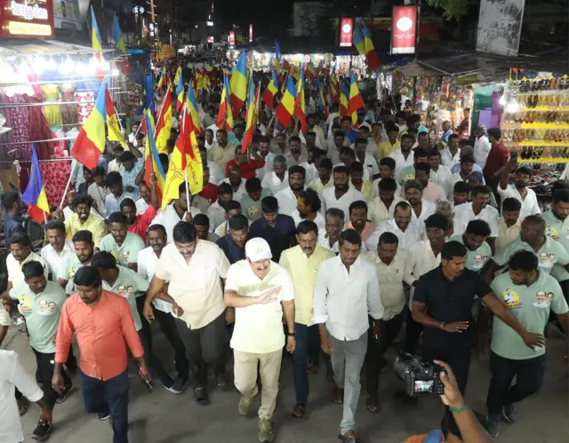  அன்புமணி ராமதாஸ் மதுரை, திருநெல்வேலி ஆகிய இடங்களில் மேற்கொள்ளவிருந்த மக்கள் உரிமை மீட்பு பயணத்திற்கான அனுமதி ரத்து செய்யப்பட்டுள்ளது 