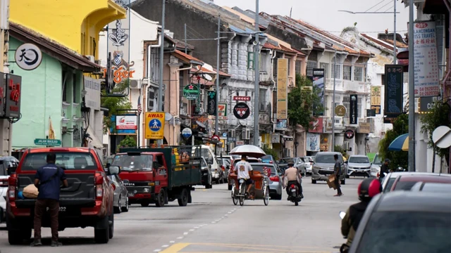 Thành phố George Town ở bang Penang, với những cửa hàng lâu đời và những con phố sôi động, là một điểm thu hút lớn đối với người nước ngoài ở Malaysia