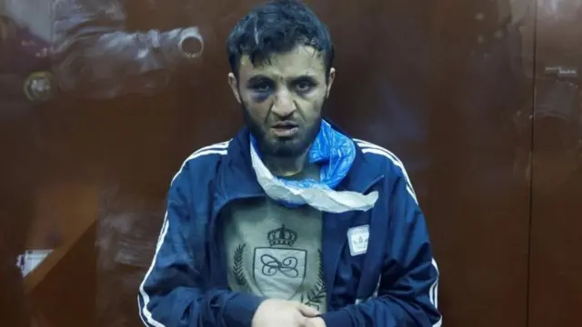 આ મામલાના આરોપી ડેલેર્ડઝ્હોન મીર્ઝોયેવના ચહેરા પર ઘણી ઈજાનાં નિશાન દેખાઈ રહ્યાં છે