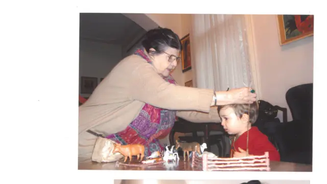 Starija žena sa dečakom