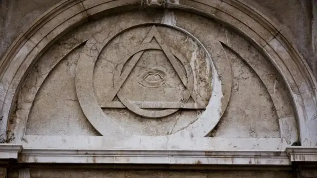 Jicho la Uangalizi wa Mungu (The Eye of Providence) linaweza kuonekana kwenye mahekalu ya Freemasons katika sehemu mbalimbali duniani.