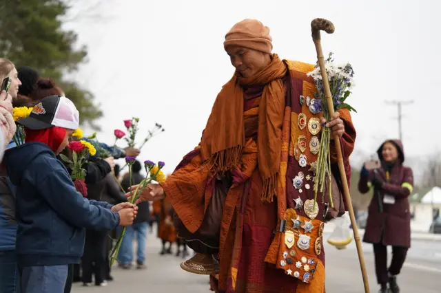 Walk for Peace ဆရာတော်တွေကို ကြိုဆိုခဲ့ကြတဲ့ အမေရိကန်ပြည်သူတွေ