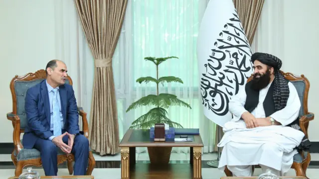 د طالبانو حکومت بهرنیو چارو وزیر امیر خان متقي او کابل کې د تاجکستان سفیر سعدي شریفي