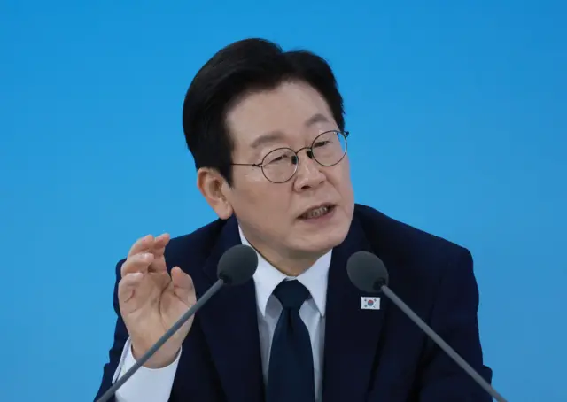 이재명 대통령은 16일 "내란극복도, 적극행정 권장도 모두 해야 할 일"이라고 밝혔다