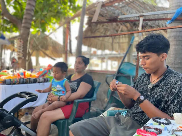 Vanessa e Óscar, dois vendedores ambulantescentros de apostas on lineEl Tunco, Surf City, El Salvador,centros de apostas on linesuas barracascentros de apostas on linefevereirocentros de apostas on line2024