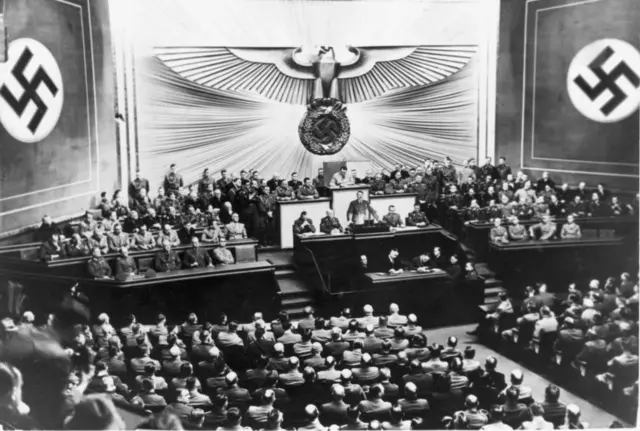 Diktator Nazi Jerman Adolf Hitler berpidato di Reichstag.