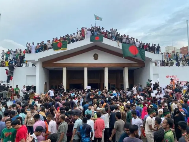 5 ऑगस्ट 2024 पासून बांगलादेशमध्ये मोहम्मद युनूस यांच्या नेतृत्वाखाली हंगामी सरकार कार्यरत आहे.