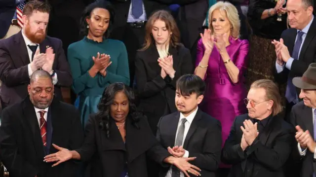 অতিথি হিসাবে গ্যালারিতে বসা ছিলেন সম্প্রতি পুলিশের হাতে নিহত টায়ার নিকোলসের বাবা-মা