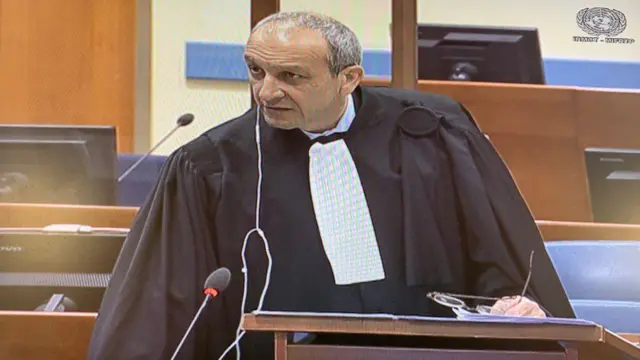 Umunyamategeko Emmanuel Altit wunganira Kabuga, mu rukiko kuri uyu wa kane 