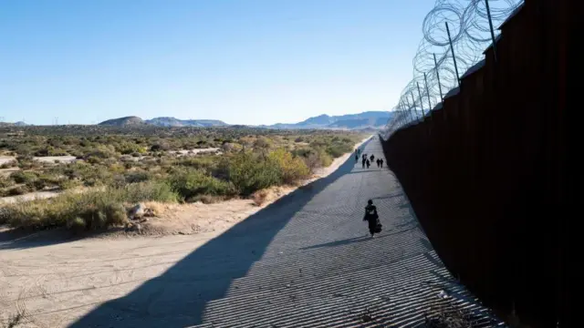 Wani sashe na katangar kan iyaka tsakanin Baja California, Mexico, da jihar California ta Amurka