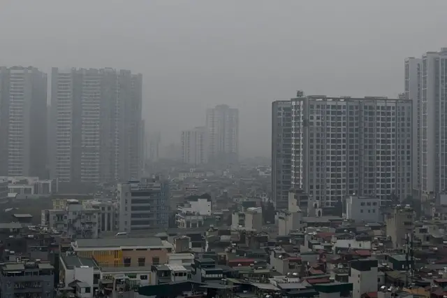 Hình ảnh cho thấy khung cảnh ô nhiễm không khí ở Hà Nội vào ngày 16/1/2026