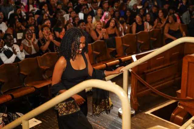 ልዕሊ 300 ዓመት ኣብ ዘቝጸረ ዩኒቨርስቲ የል ፋልመይቲ ጸላም ጓልኣንስተይቲ ፕረዚደንት ተምሃሮ ዝዀነት ለለዳ በራኺ 