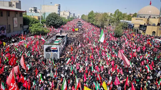 Miles de personas en el funeral del ayatolá Alí Jamenei.