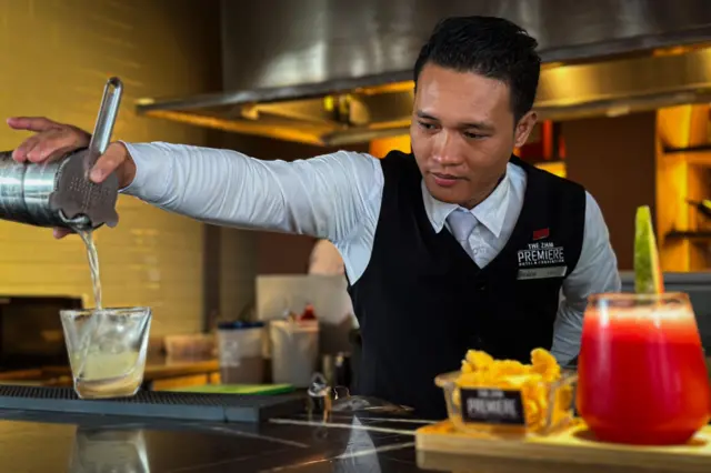 Politik Salakirat, mentawai sikerei