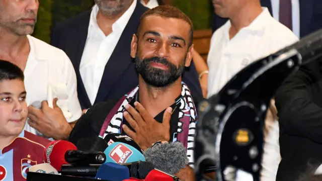 Mısırlı futbolcu Mohamed Salah, 5 Ağustos 2026 tarihinde Trabzon'da taraftarlar tarafından büyük sevinçle karşılandı