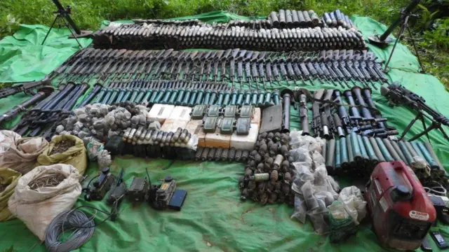 အမ်းမြို့နယ် မဲတောင်ဗျူဟာစခန်းက AA သိမ်းဆည်းရမိတဲ့ လက်နက်တွေ