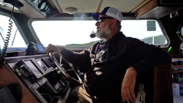 ਮੱਛੀਆਂ ਫੜਨ ਦਾ ਸੀਜ਼ਨਲ ਲੇਕਿਨ ਮੁੱਖ ਕਿੱਤਾ ਸ਼ਹਿਰ ਦੀ ਅਬਾਦੀ ਦਾ ਅਧਾਰ ਹੈ