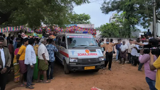 చంద్రబాబు రోడ్ షోలో విషాదం