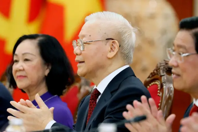 Thường trực Ban Bí thư Trương Thị Mai (trái), một đồng minh thân cận của ông Trọng, cũng đã mất chức trong thời gian gần đây.