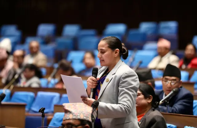 प्रधानमन्त्रीलाई प्रश्न सोध्दै सांसद प्रतीक्षा तिवारी