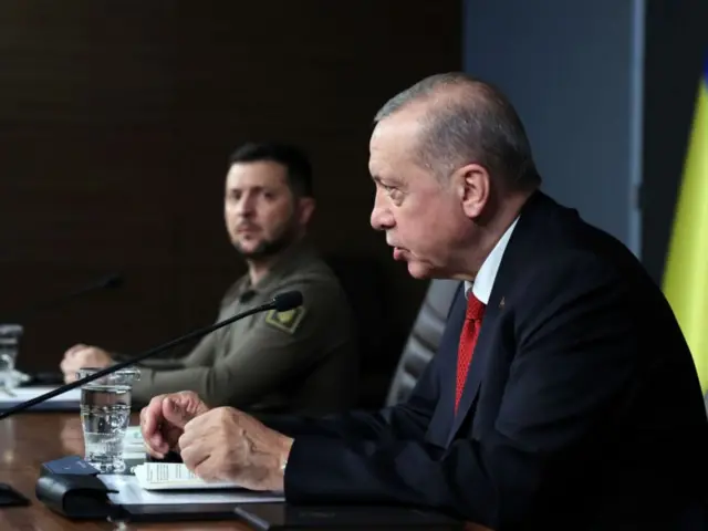 Erdoğan və Zelenski mətbuat qarşısında çıxış edirlər