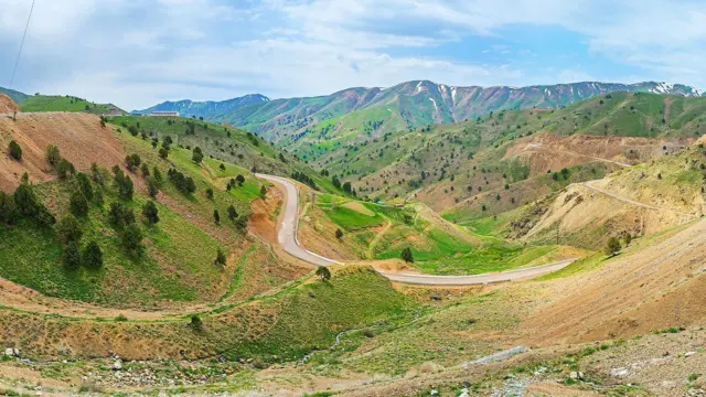 Dolina Fergana prostire se preko tri zemlje i jedna je od najplodnijih oblasti Centralne Azije 