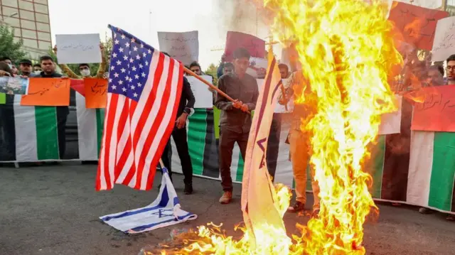 ইরানে ইসরায়েল ও যুক্তরাষ্ট্র বিরোধী বিক্ষোভ।