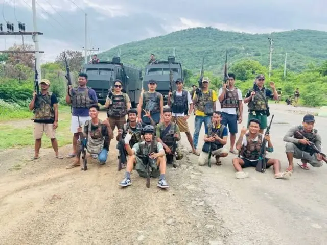 ဒေါ်သီတာယုမွန်ရဲ့ ပြည်သူ့စစ်အဖွဲ့ဝင်တွေ