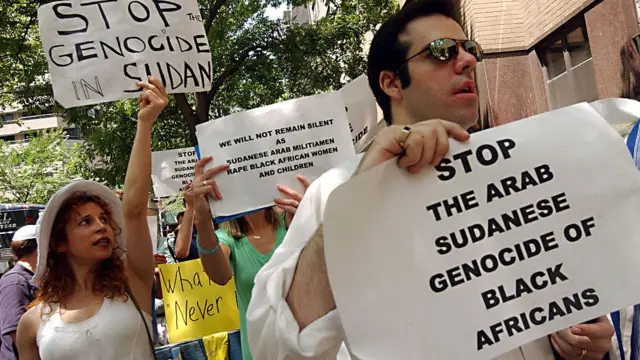 সুদানের অনারব কৃষ্ণাঙ্গ নাগরিকদের হত্যার প্রতিবাদে বিভিন্ন দেশে বিক্ষোভ হয়েছে