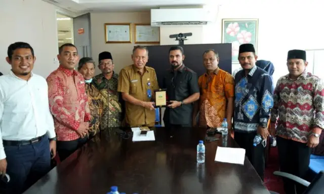 Rombongan Komisi I DPR Aceh menyerahkan rancangan perubahan Qanun Jinayat kepada Kementerian Dalam Negeri, November 2022 lalu.