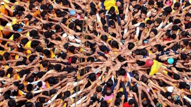 இந்தியாவில் சிறுபான்மையினர் என்பவர்கள் யார்? அரசமைப்பு வரையறை கூறுவது என்ன?