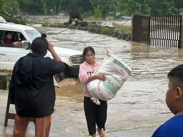 နေအိမ်တွေ ရေနစ်မြုပ်နေတဲ့ ချီဖွေမြို့