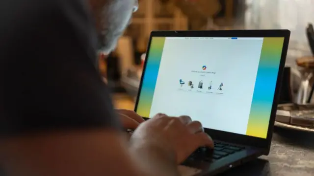 इस एलान से पाकिस्तान में सोशल मीडिया पर कई लोग मायूस नज़र आए