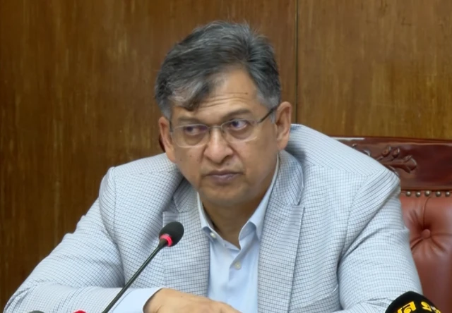 শনিবার সচিবালয়ে সাংবাদিকদের সাথে কথা বলেন স্বরাষ্ট্রমন্ত্রী