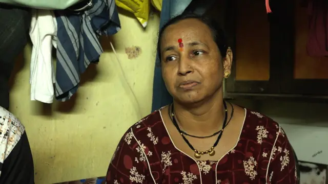 सुनीता सुतार 40 वर्षांपासून मिठी नीदीलगत क्रांतीनगरमध्ये राहत आहेत.